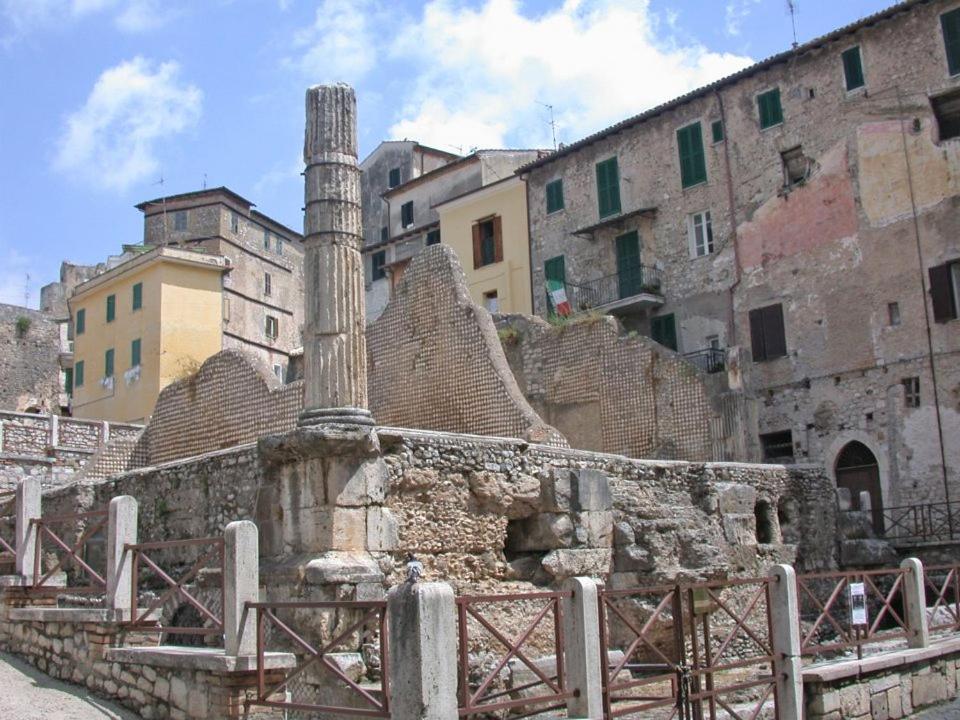 Luxury Suite - Teatro Romano - Duomo - Centro Storico Wi-Fi Террачина Экстерьер фото