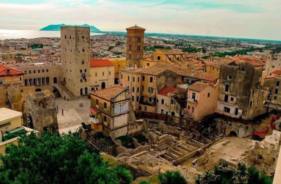 Luxury Suite - Teatro Romano - Duomo - Centro Storico Wi-Fi Террачина Экстерьер фото