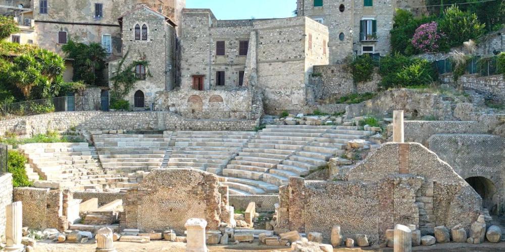 Luxury Suite - Teatro Romano - Duomo - Centro Storico Wi-Fi Террачина Экстерьер фото